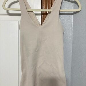 ALO Yoga Tan Fitted Tank Top with Sleeveless Design